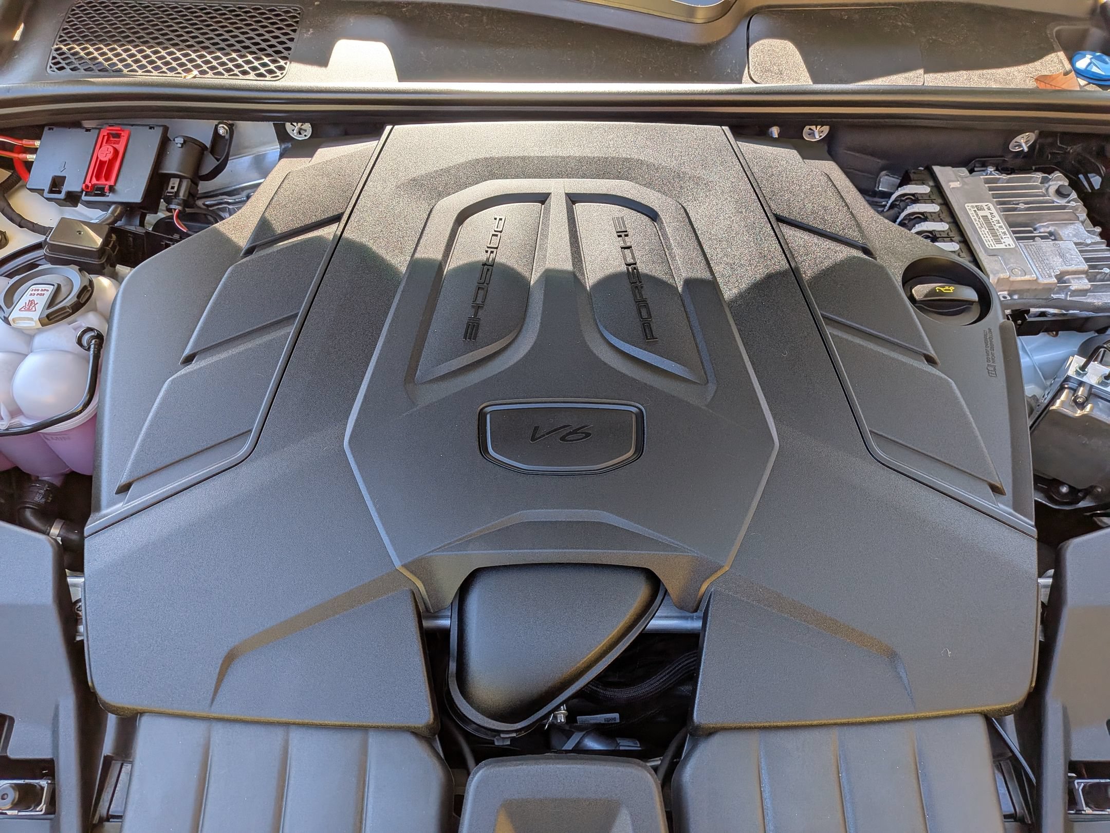 Certified 2025 Porsche Cayenne AWD/4WD image 38