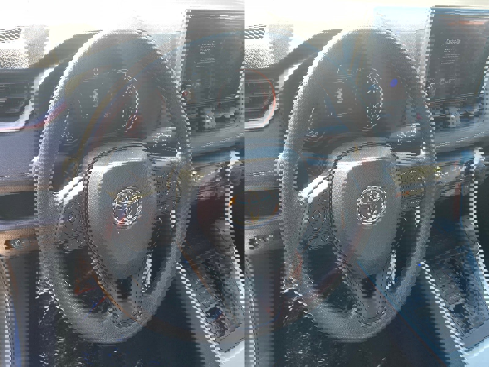 Used 2024 Toyota RAV4 LE image 9