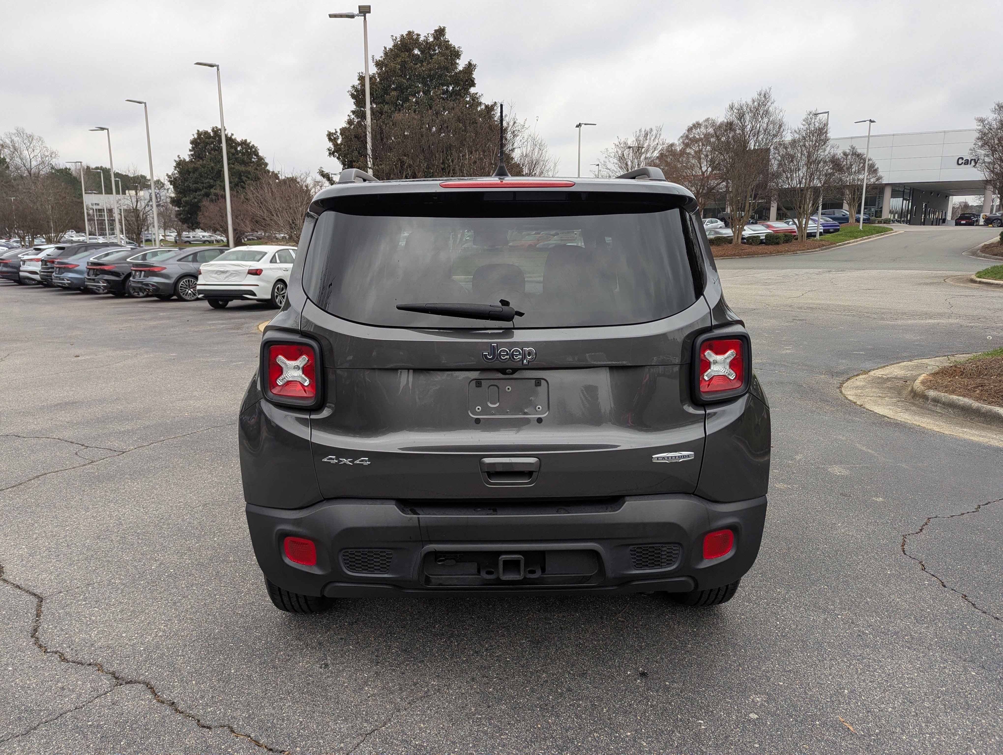 Used 2020 Jeep Renegade Latitude w/ Popular Equipment Group image 6