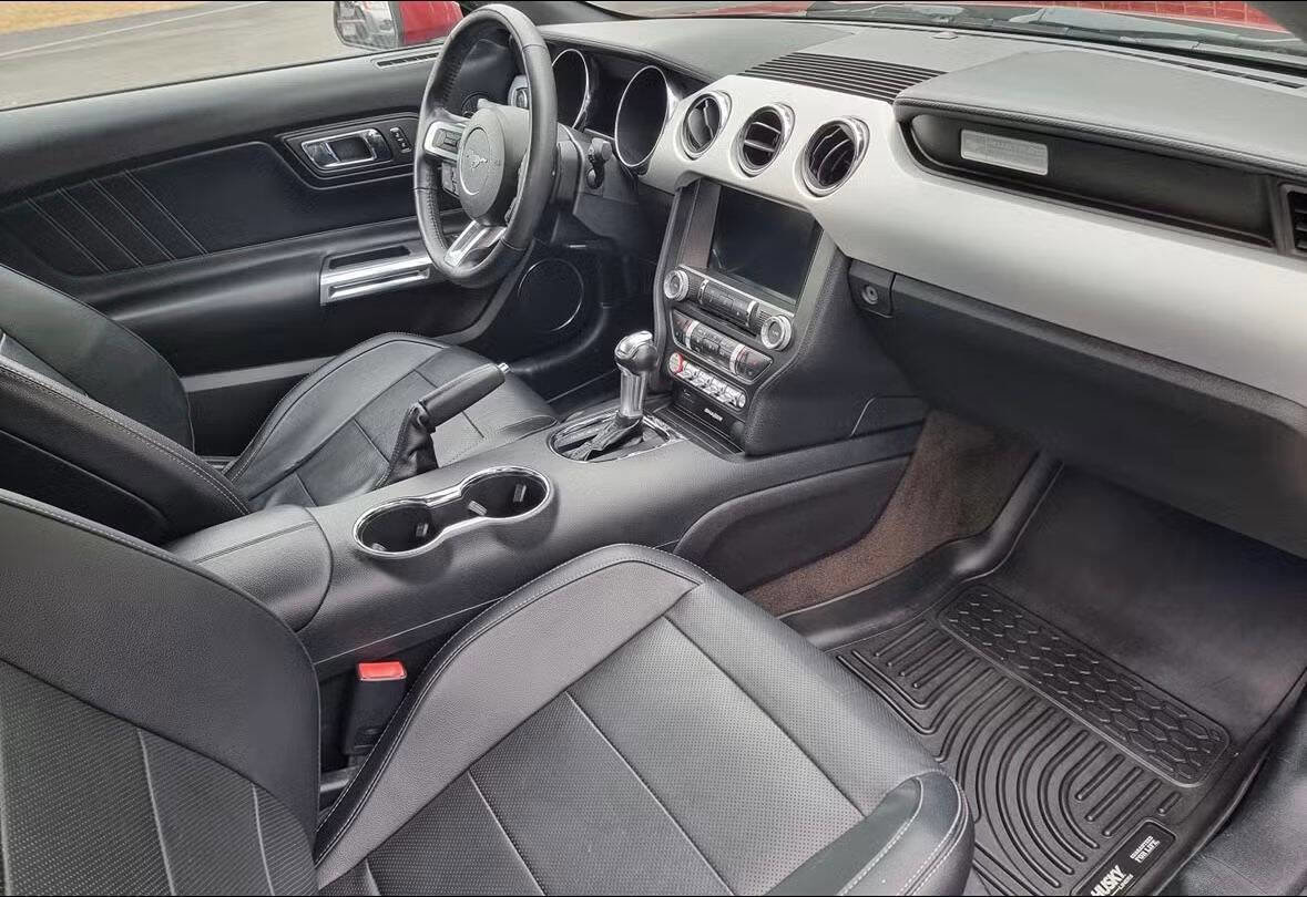Used 2016 Ford Mustang Premium image 10