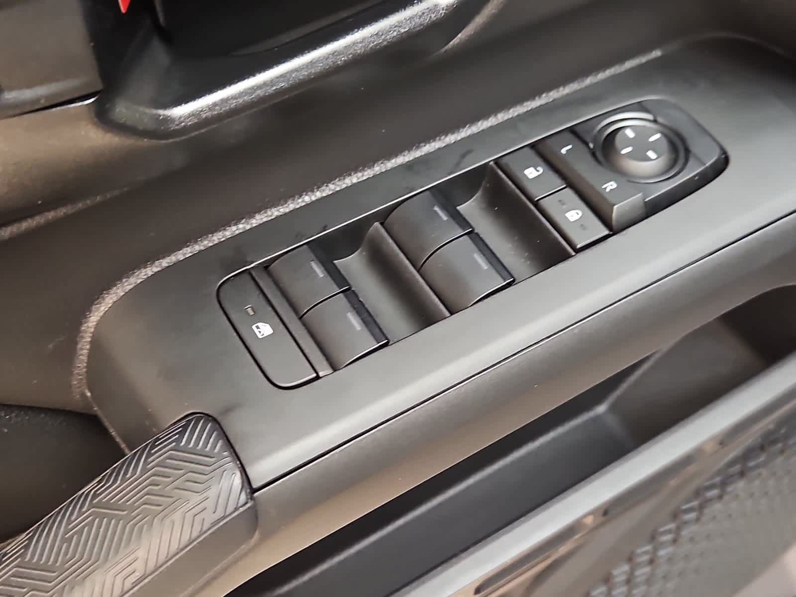 Used 2024 Toyota Tacoma SR5 AWD/4WD image 15