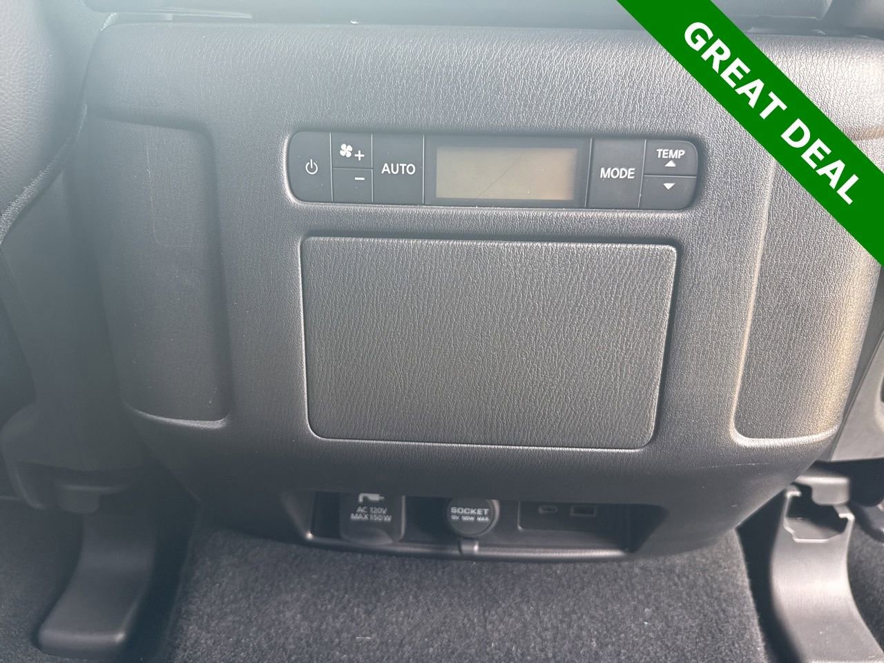 Used 2024 Nissan Armada SL w/ Captain's Chairs Package image 15