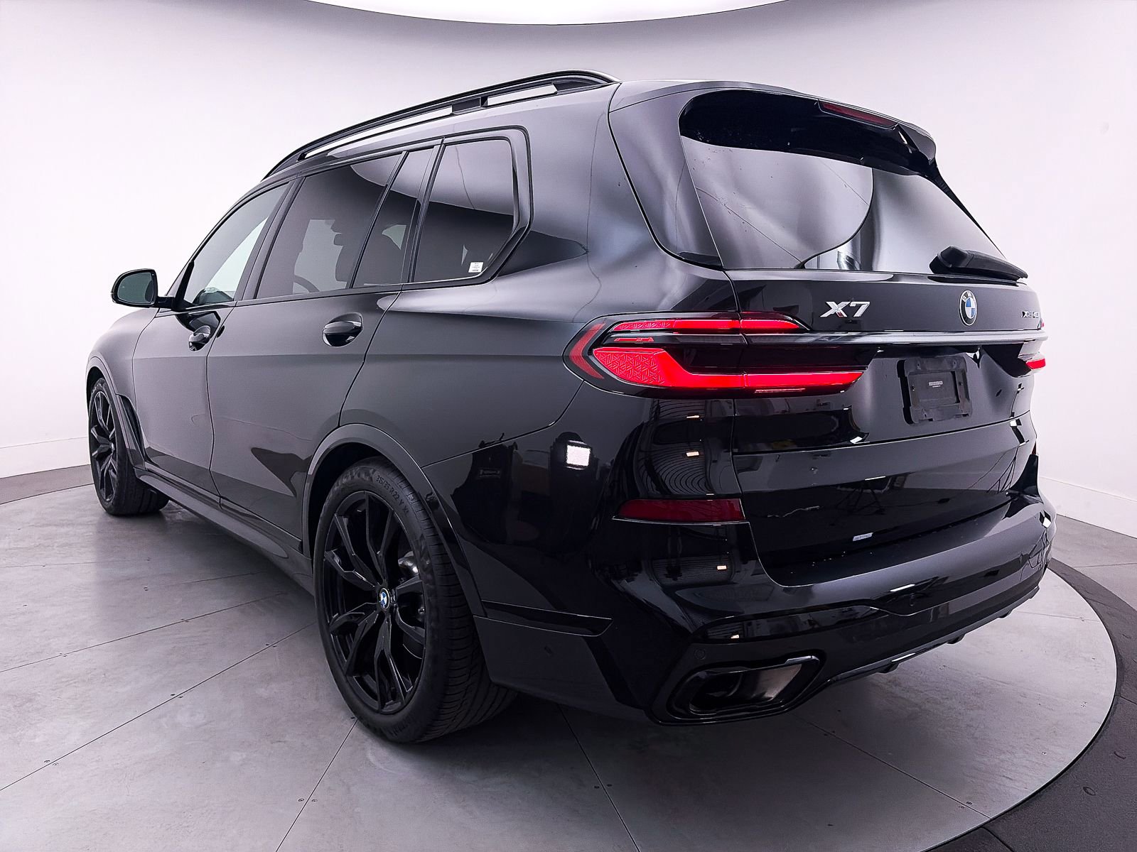 Used 2024 BMW X7 xDrive40i w/ M Sport Package image 15