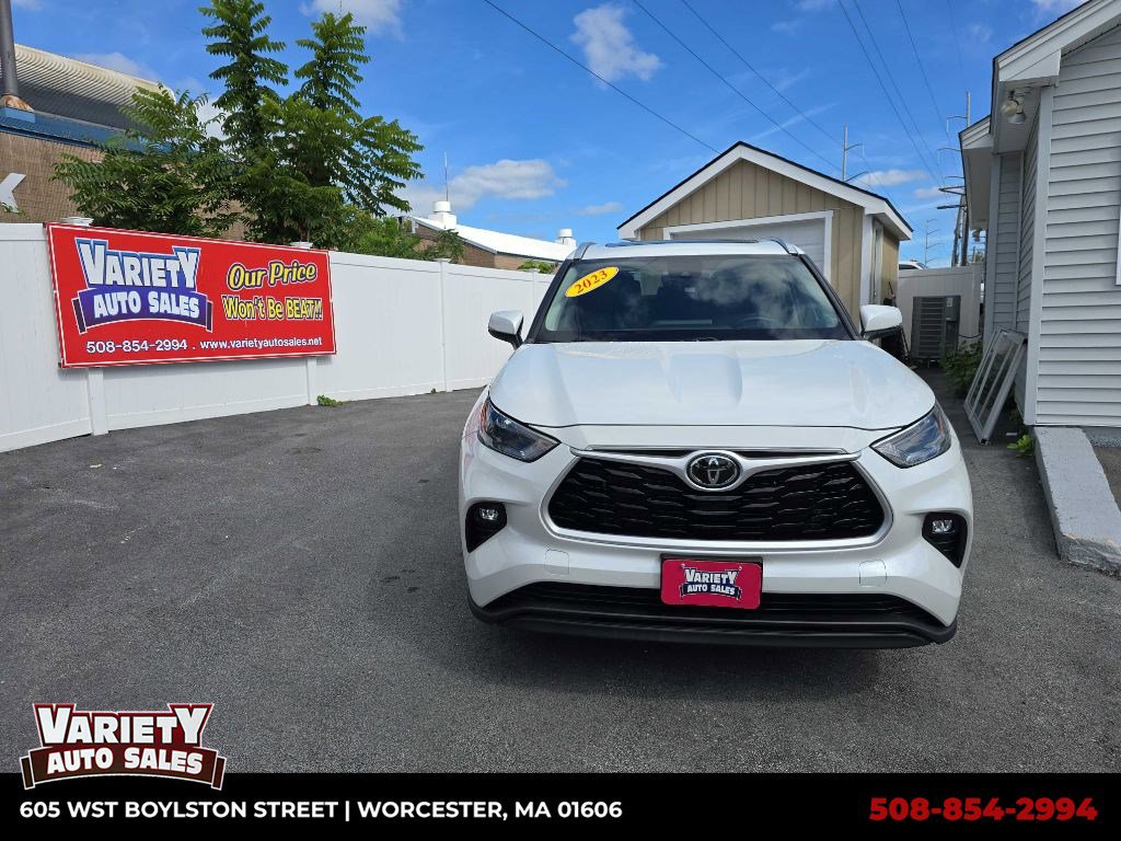 Used 2023 Toyota Highlander XLE image 1