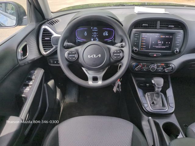 Used 2025 Kia Soul LX w/ LX Technology Package FWD image 17