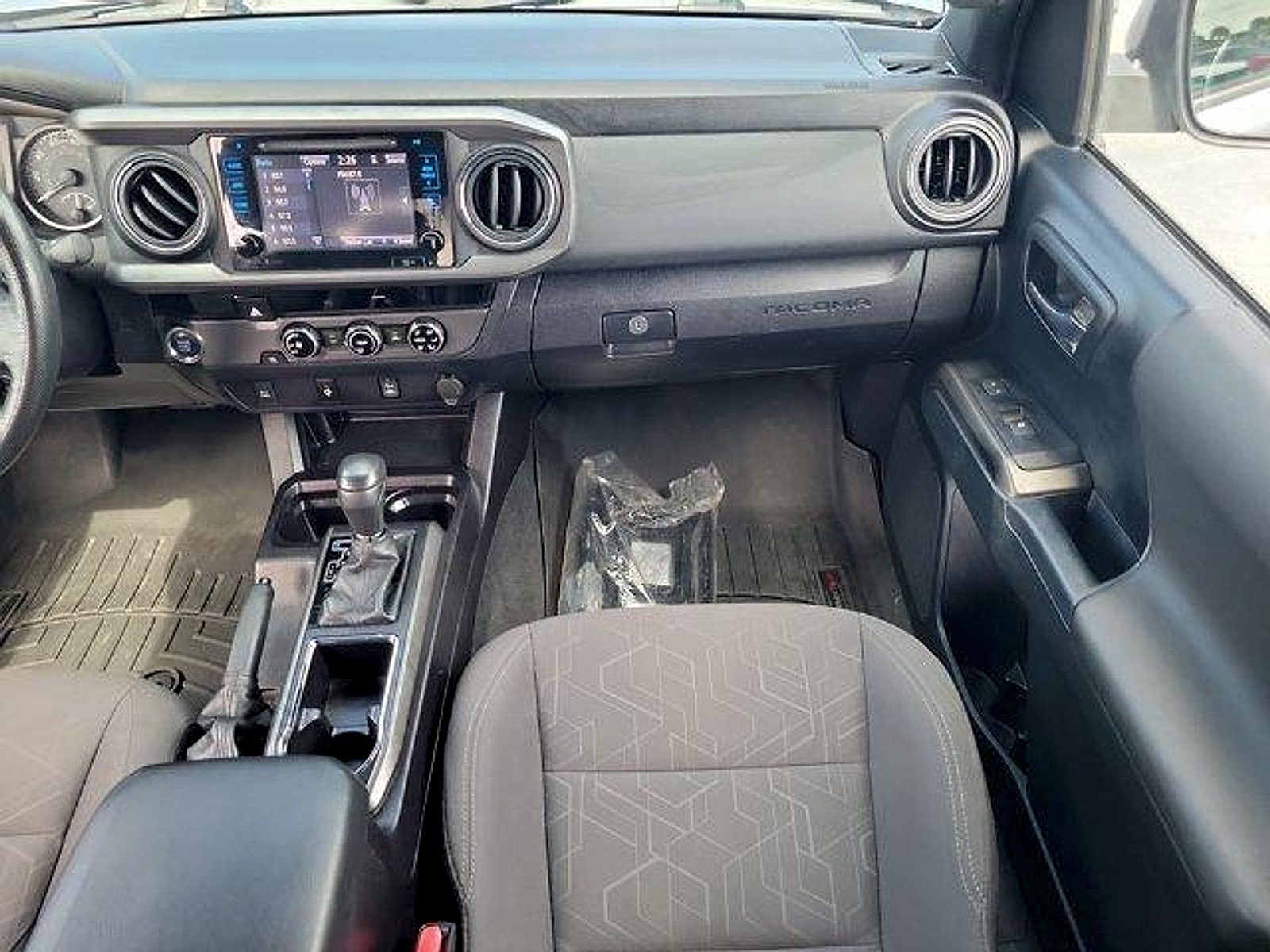 Used 2016 Toyota Tacoma TRD Sport w/ Towing Package RWD image 17