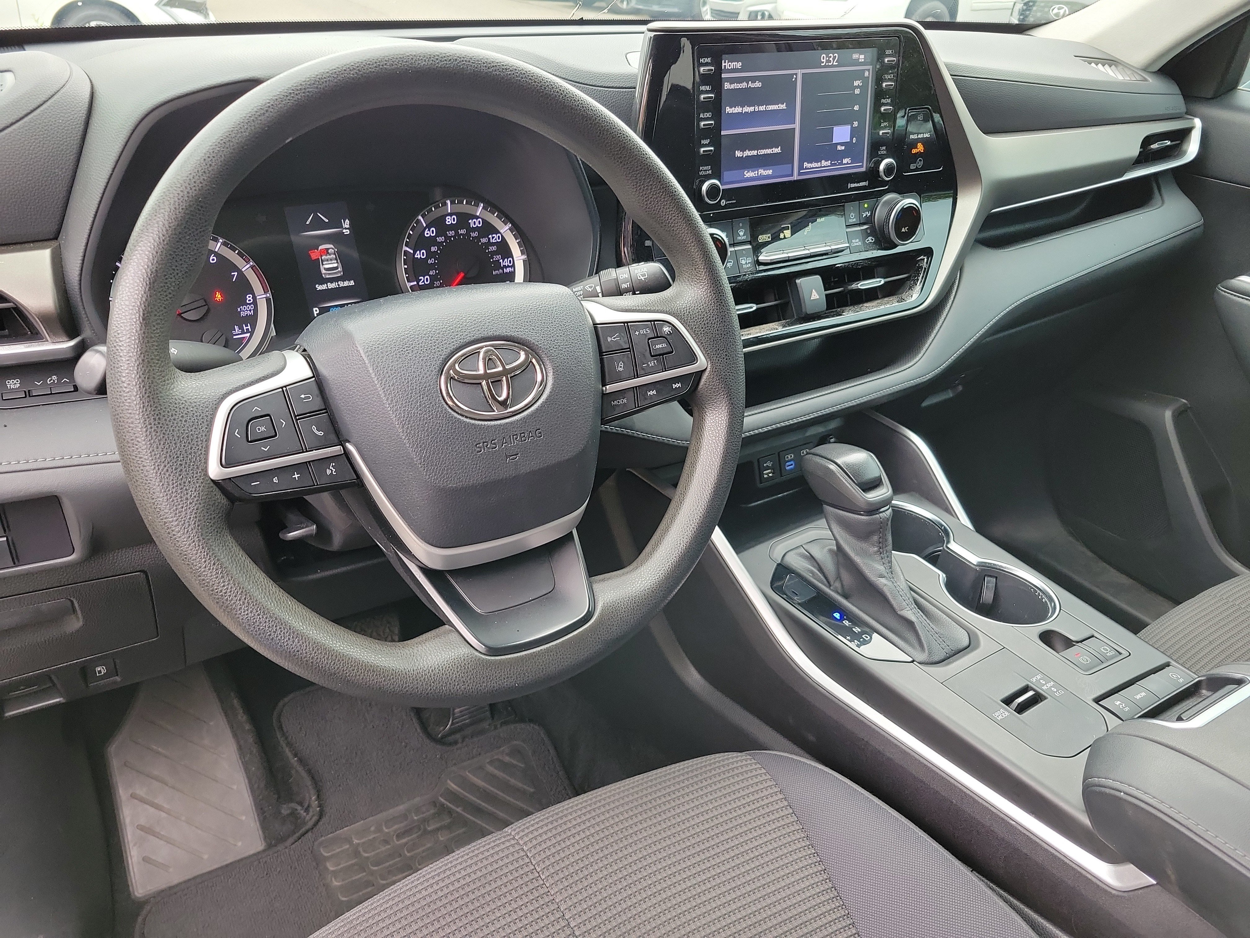 Used 2022 Toyota Highlander L FWD image 2