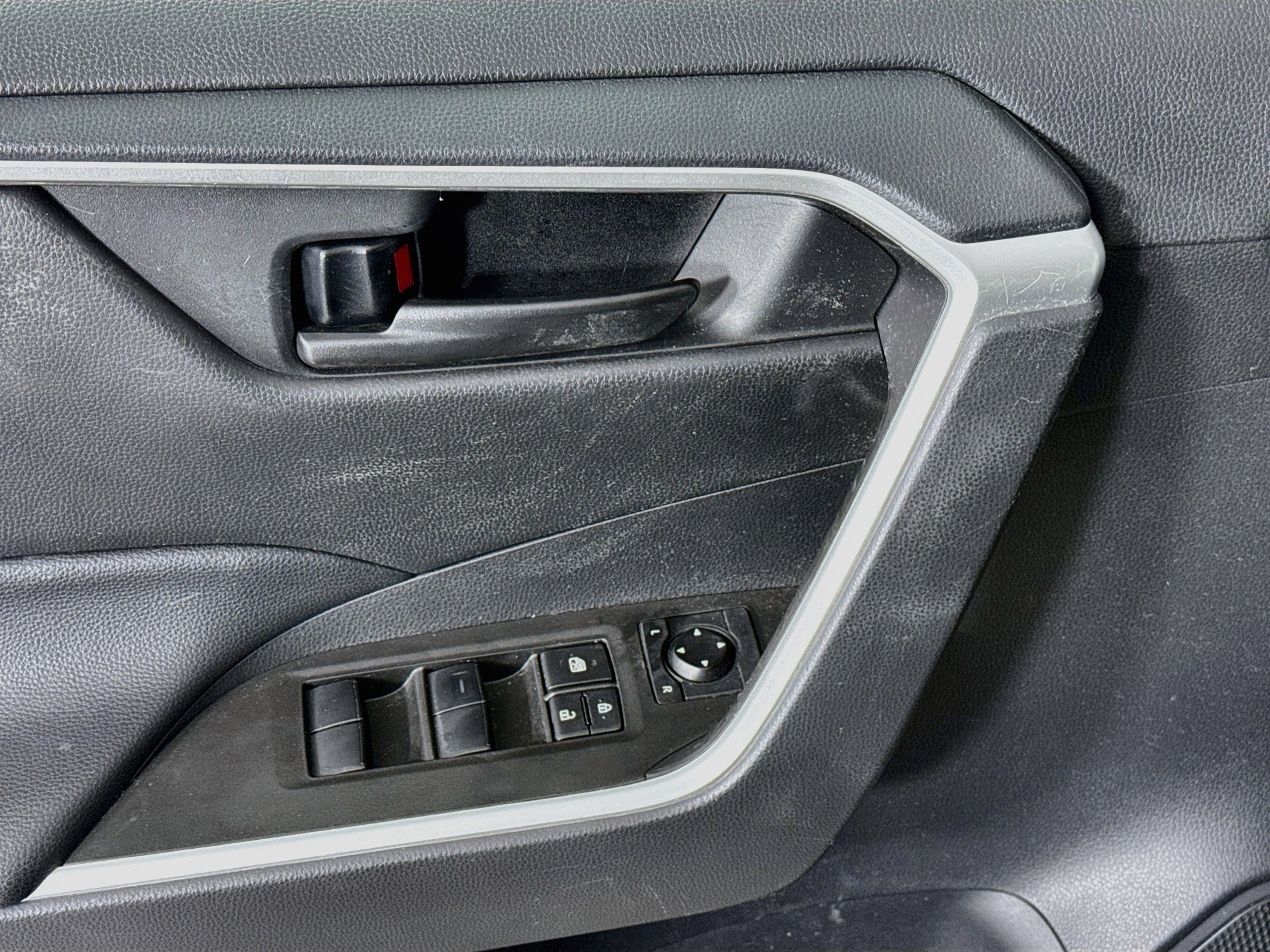 Certified 2023 Toyota RAV4 LE AWD/4WD image 17