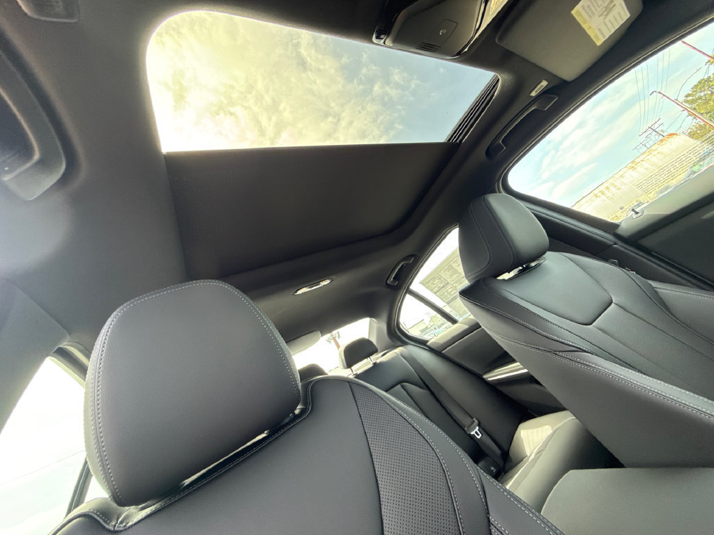 New 2026 BMW 330i Sedan w/ M Sport Package RWD image 14