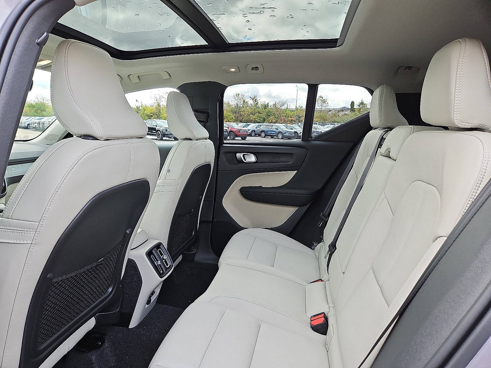 New 2026 Volvo XC40 B5 Ultra w/ Protection Package Premier AWD/4WD image 8