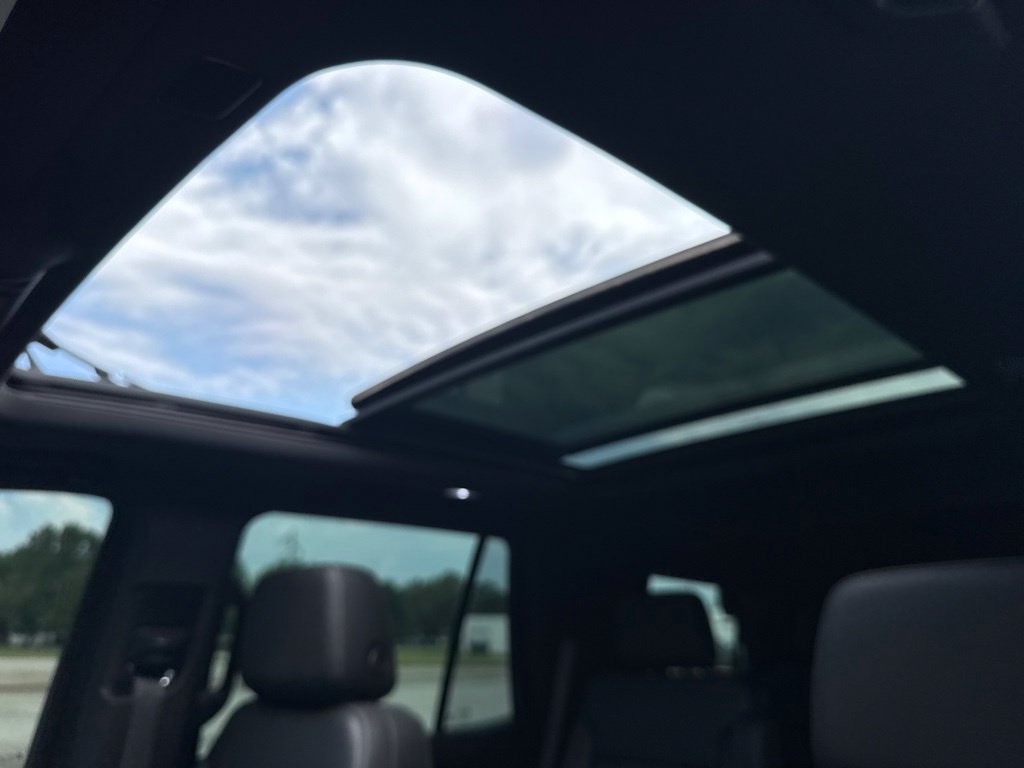 Used 2022 Chevrolet Tahoe Z71 w/ Luxury Package AWD/4WD image 41