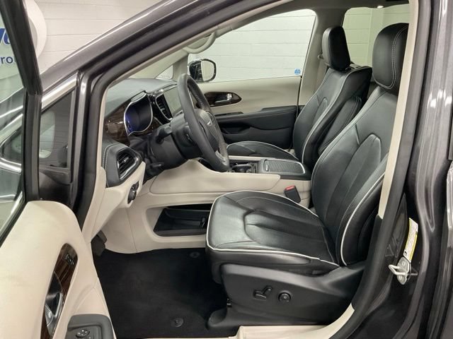 Used 2023 Chrysler Pacifica Limited w/ Uconnect Theater Family Group AWD/4WD image 24