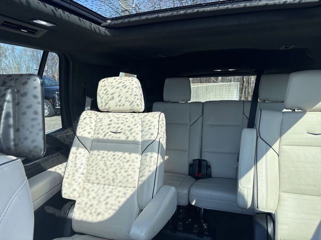 Used 2023 Cadillac Escalade Sport w/ LPO, ONYX Package image 4
