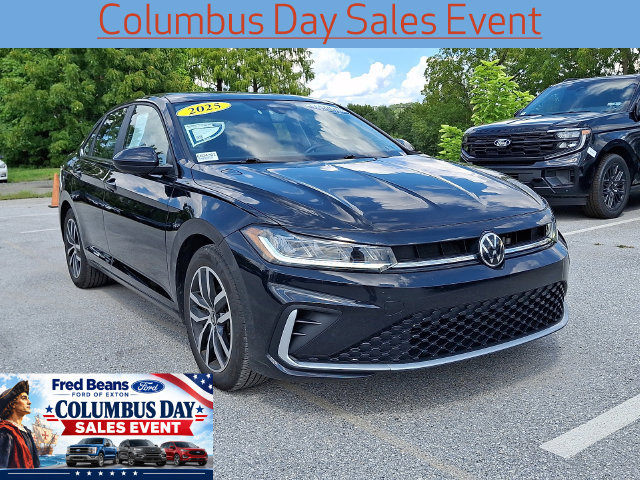 Used 2025 Volkswagen Jetta SE FWD image 2