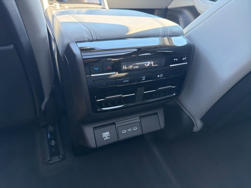 Used 2025 Acura MDX w/ Technology Package image 39