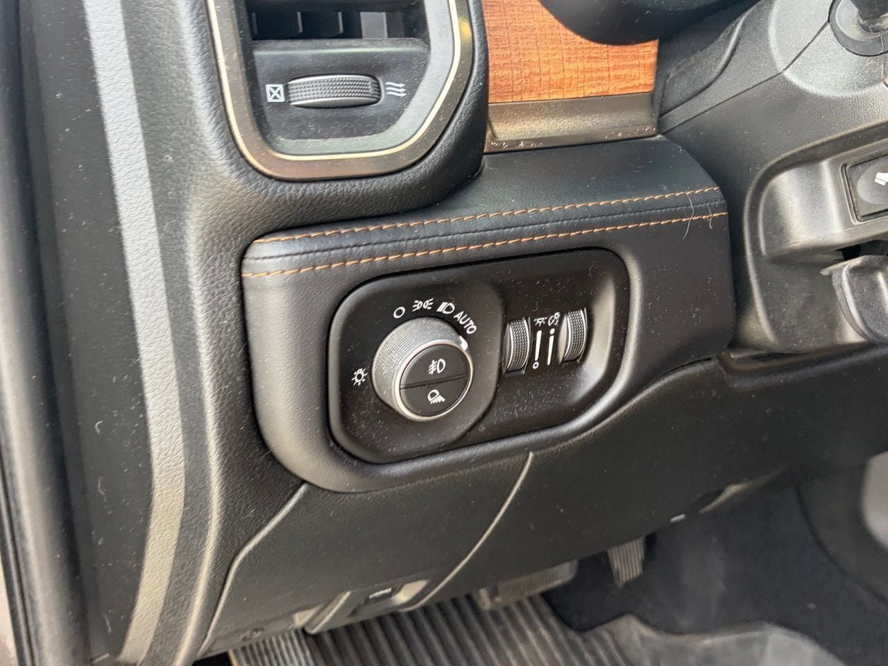 Used 2022 RAM 2500 Limited AWD/4WD image 6