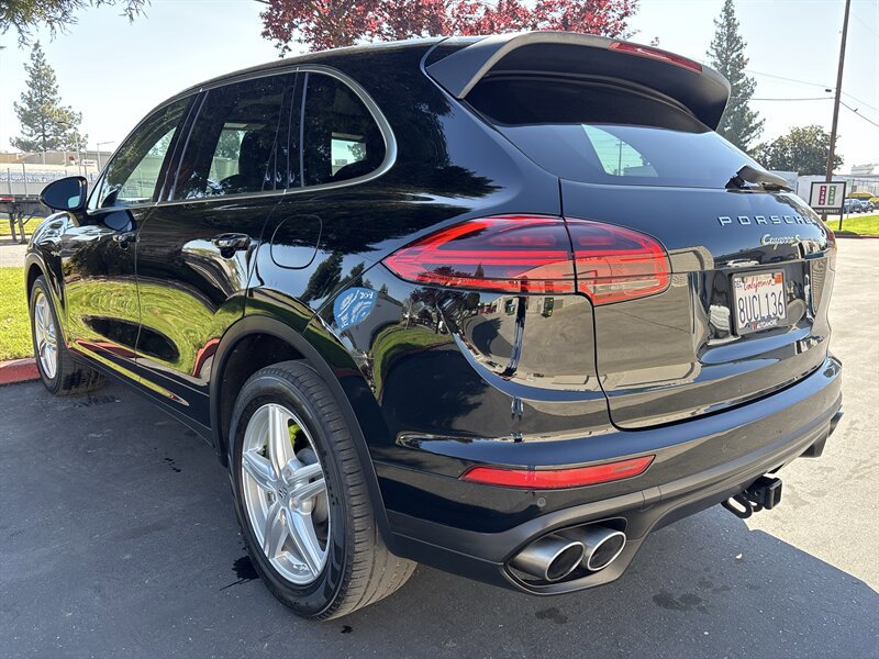 Used 2017 Porsche Cayenne S image 9