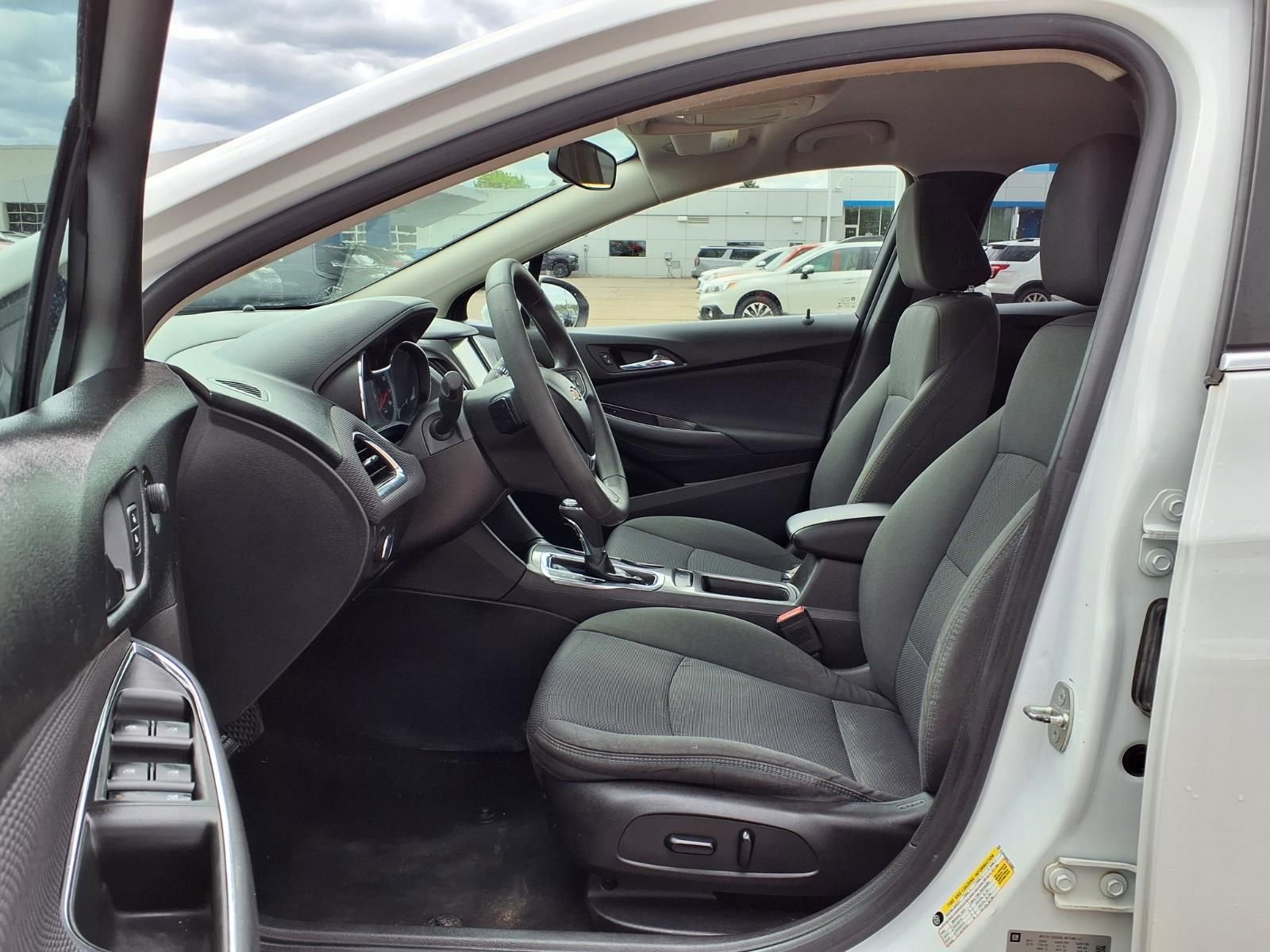 Used 2017 Chevrolet Cruze LT w/ Convenience Package FWD image 16