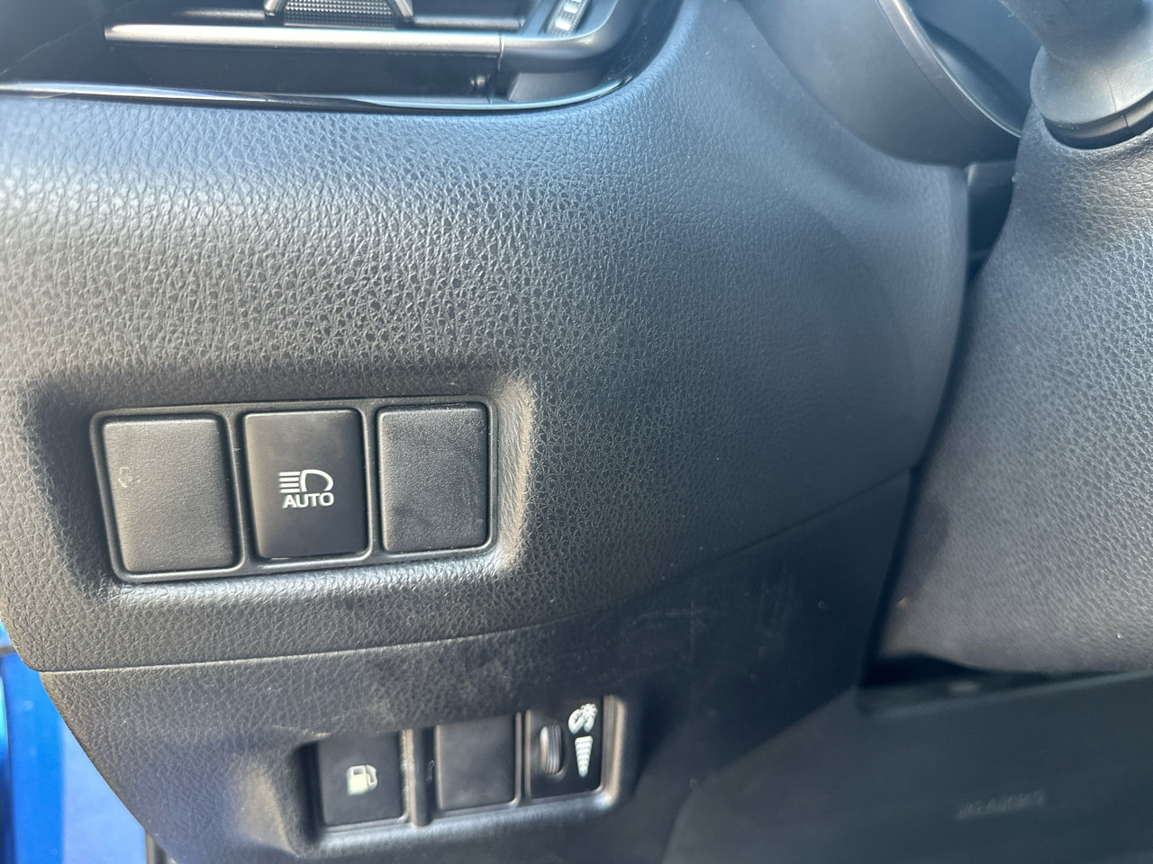 Used 2018 Toyota C-HR XLE image 23