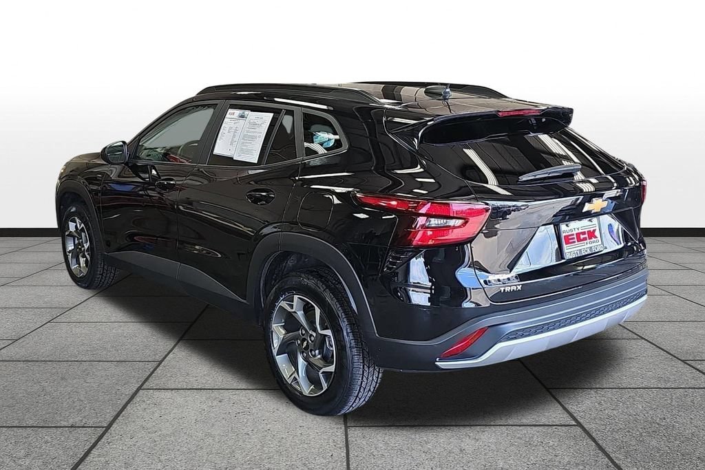Used 2025 Chevrolet Trax LT w/ LT Convenience Package FWD image 6