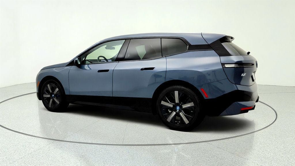 Used 2024 BMW iX xDrive50 w/ Premium Package AWD/4WD image 7
