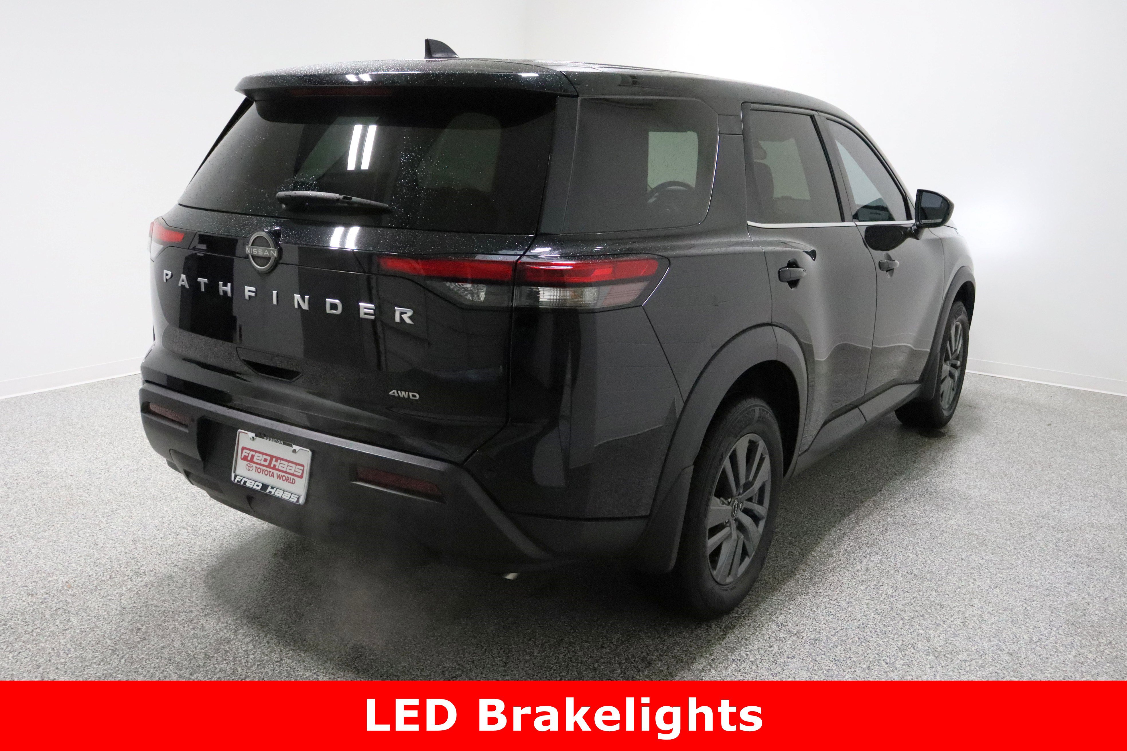 Used 2023 Nissan Pathfinder S image 7