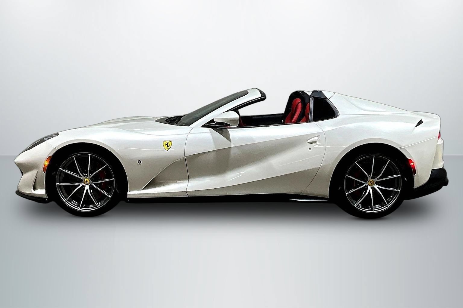 Used 2021 Ferrari 812 GTS RWD image 8