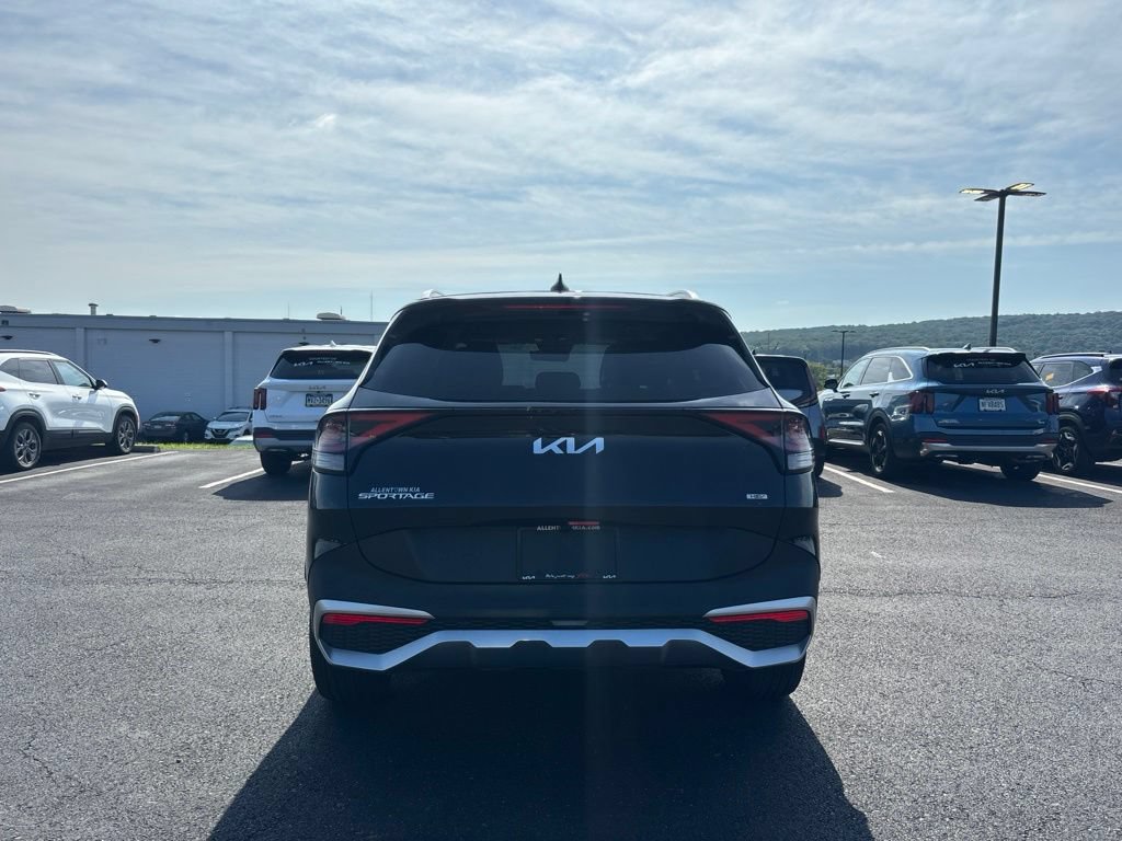 Certified 2025 Kia Sportage EX AWD/4WD image 4
