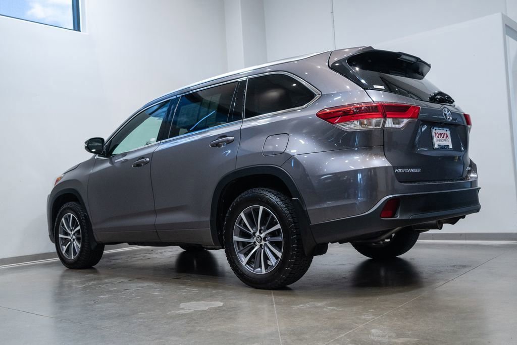 Used 2018 Toyota Highlander XLE AWD/4WD image 7