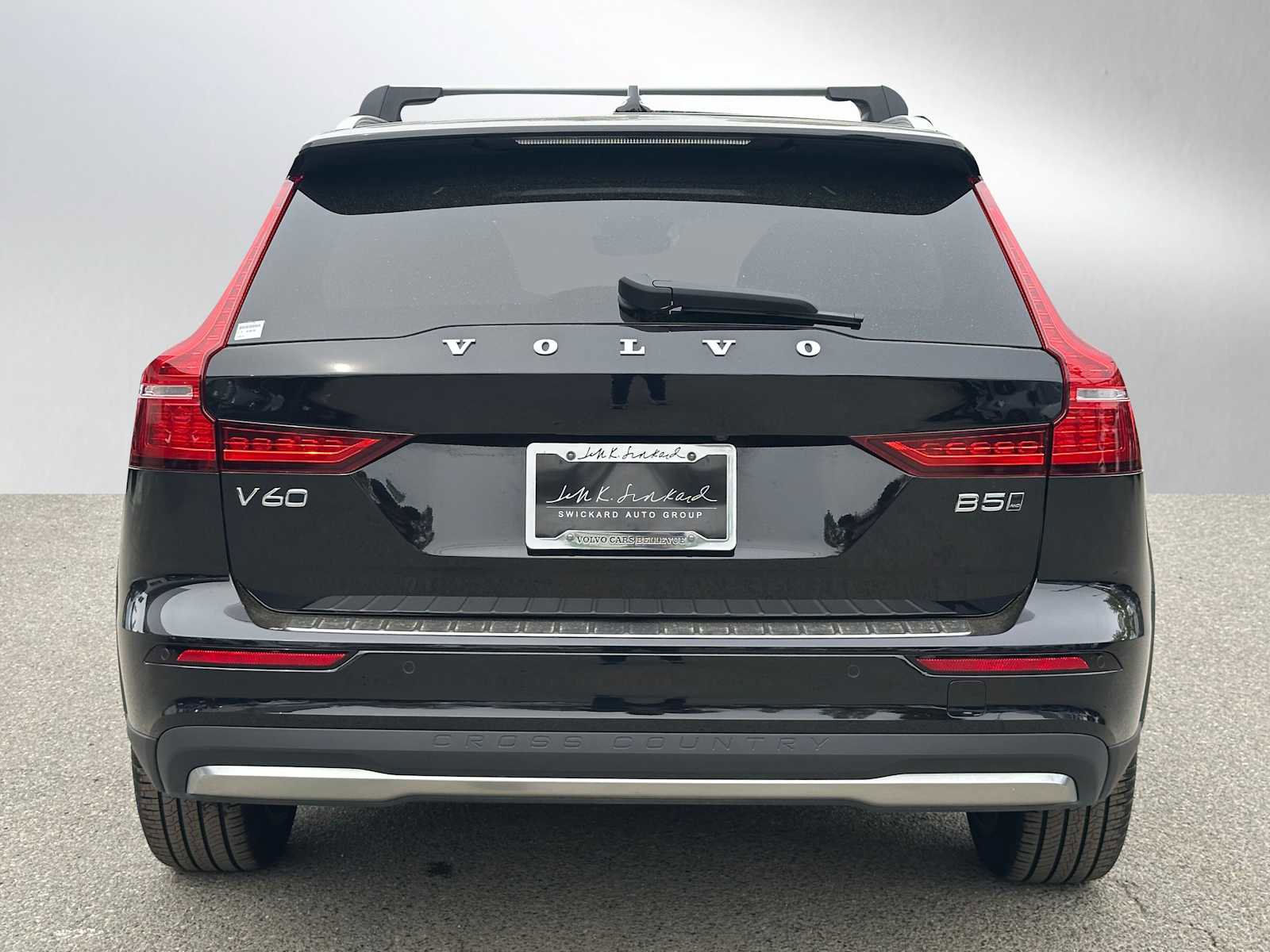 Used 2026 Volvo V60 B5 Cross Country Plus w/ Climate Package AWD/4WD image 4