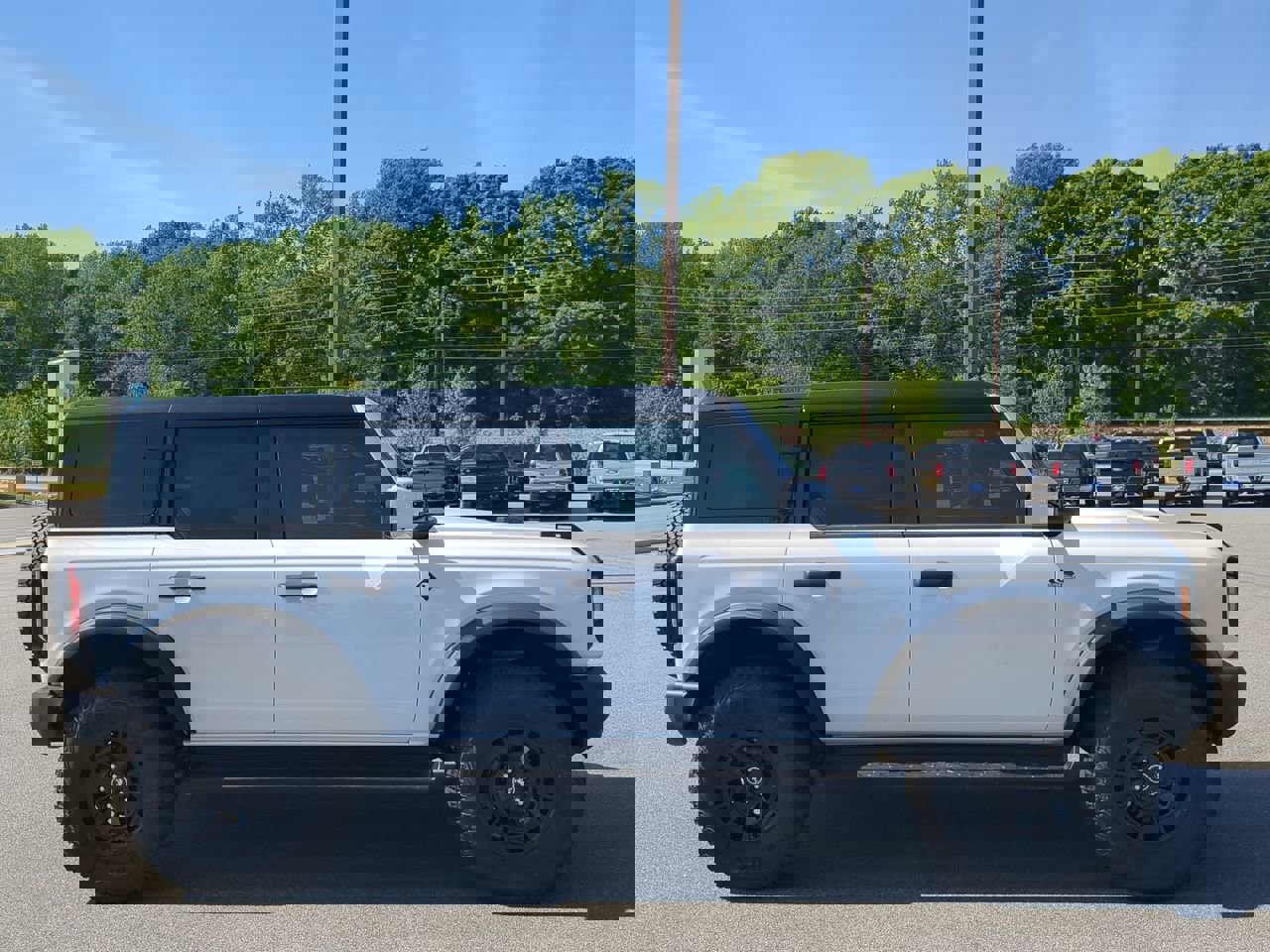 New 2026 Ford Bronco Outer Banks w/ Sasquatch Package image 2