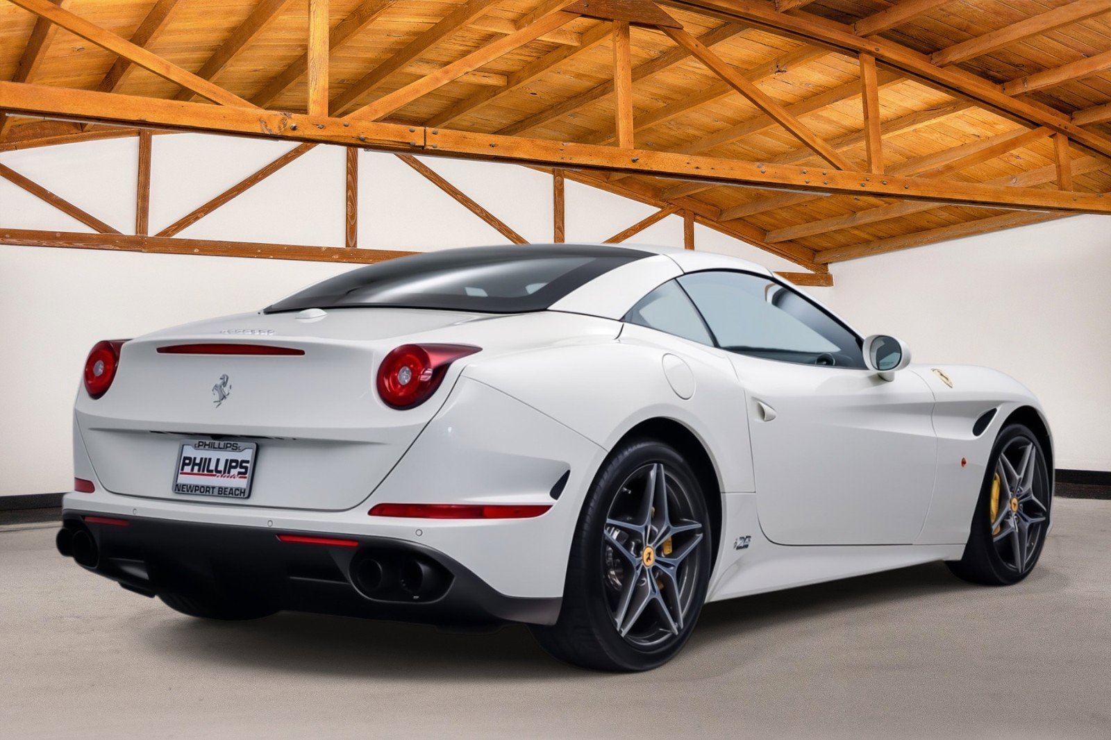 Used 2017 Ferrari California T RWD image 6