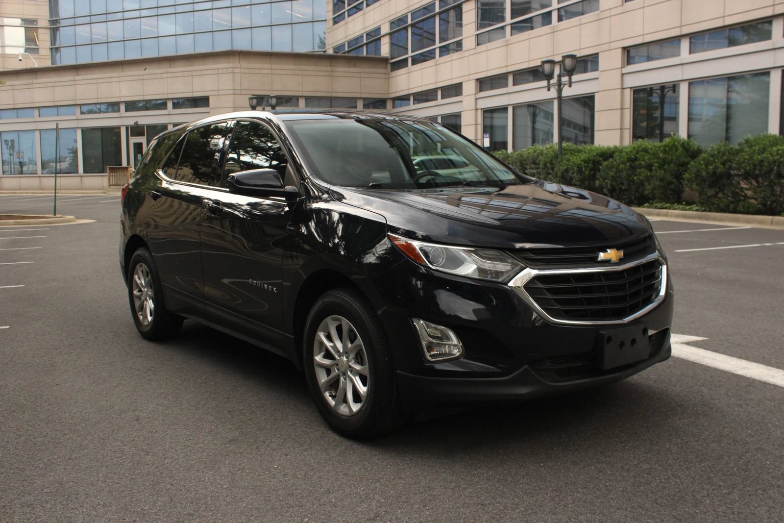 Used 2020 Chevrolet Equinox LT w/ LPO, Floor Liner Package AWD/4WD image 1