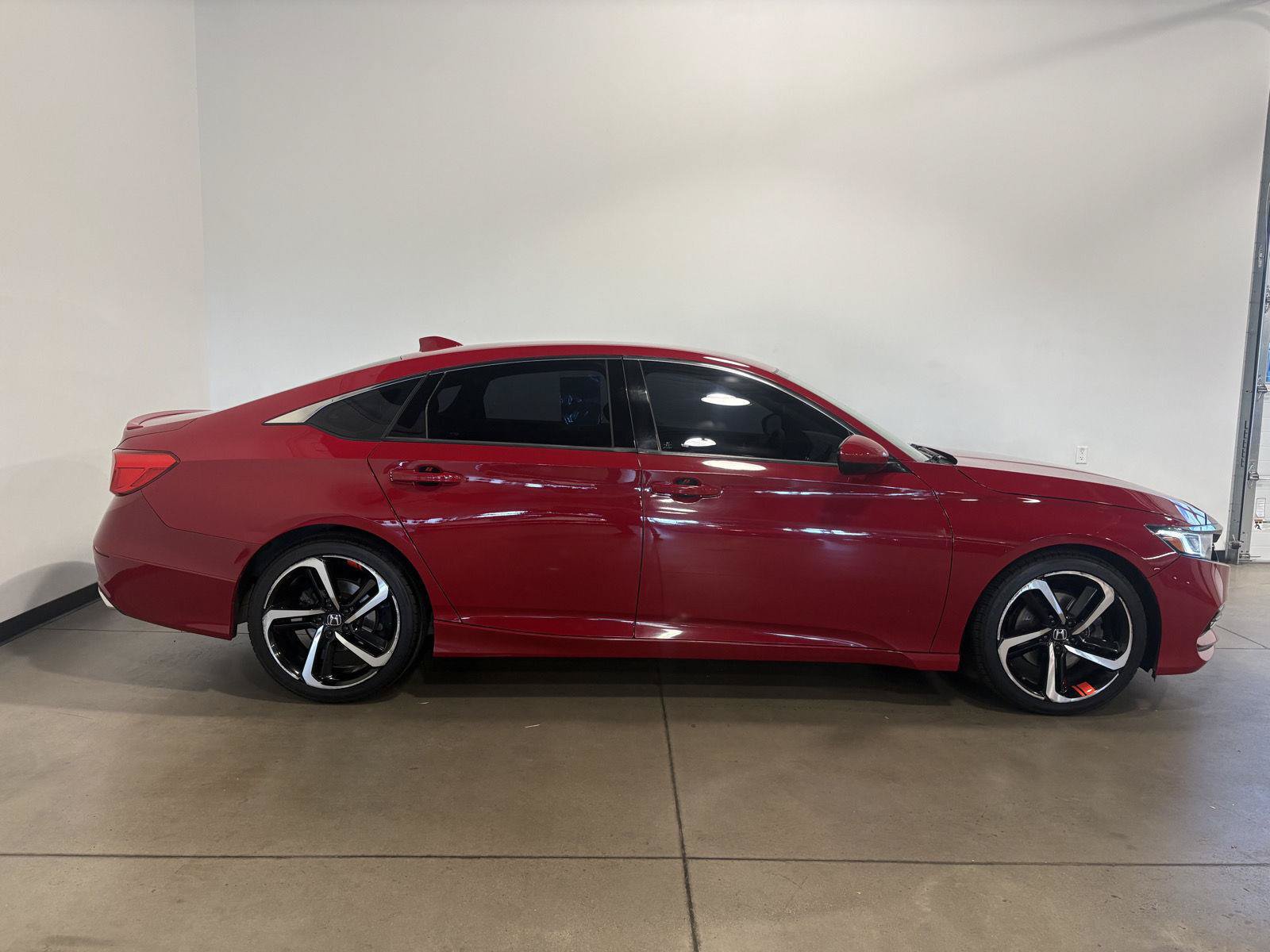 Used 2018 Honda Accord Sport image 2
