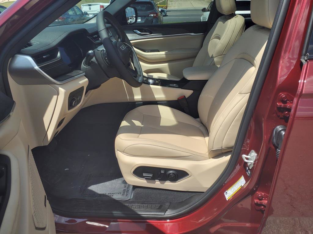 Used 2024 Jeep Grand Cherokee L Limited w/ Trailer Tow Package image 17