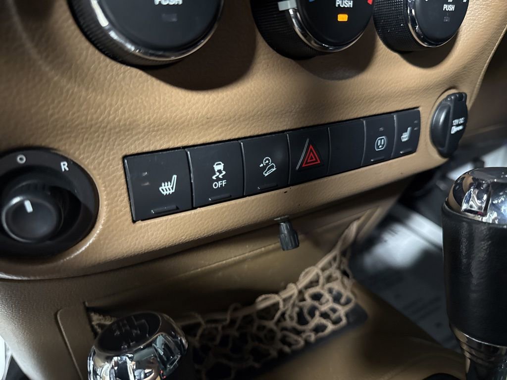 Used 2017 Jeep Wrangler Unlimited Sahara w/ Connectivity Group image 26