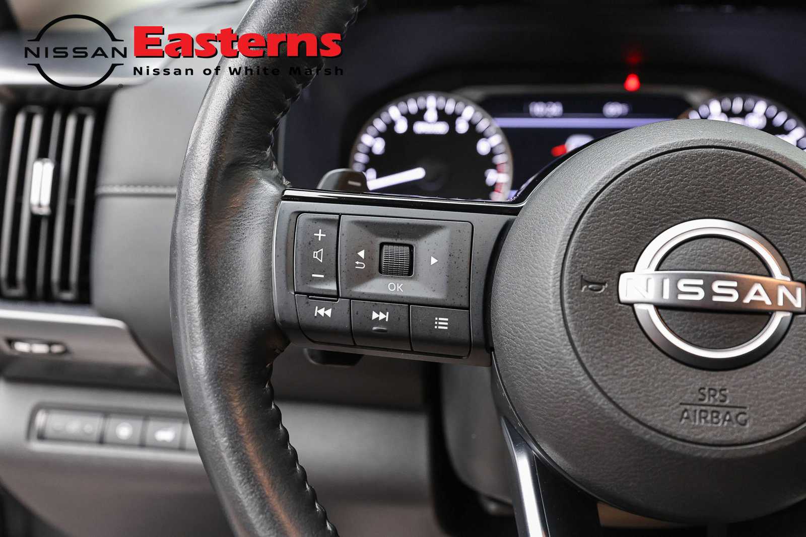 Used 2024 Nissan Pathfinder SL AWD/4WD image 15