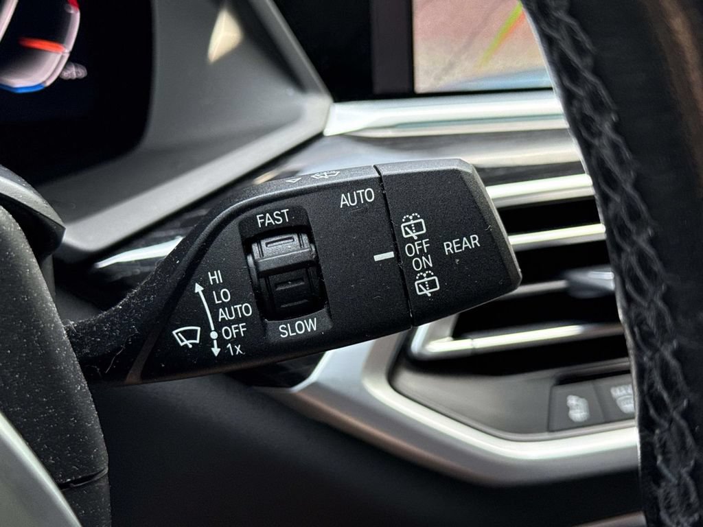 Used 2021 BMW X7 xDrive40i w/ M Sport Package AWD/4WD image 39