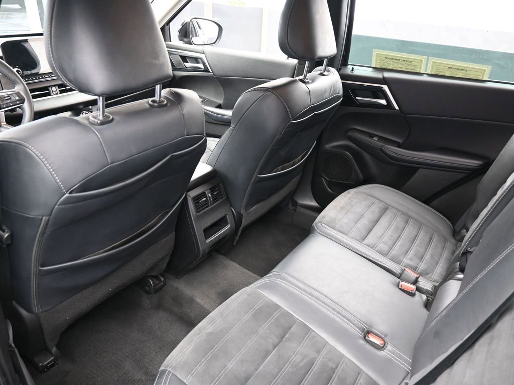 Used 2022 Mitsubishi Outlander SE image 37