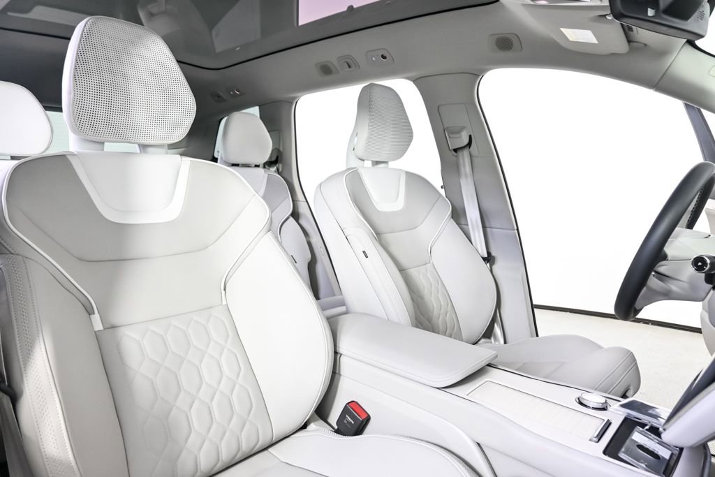 Certified 2025 Volvo EX90 Ultra AWD/4WD image 26