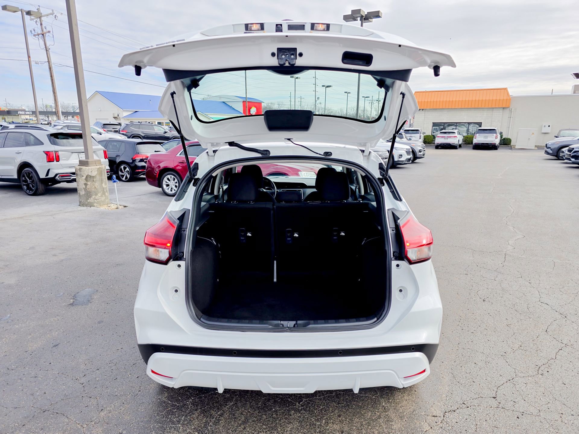 Used 2024 Nissan Kicks S image 40