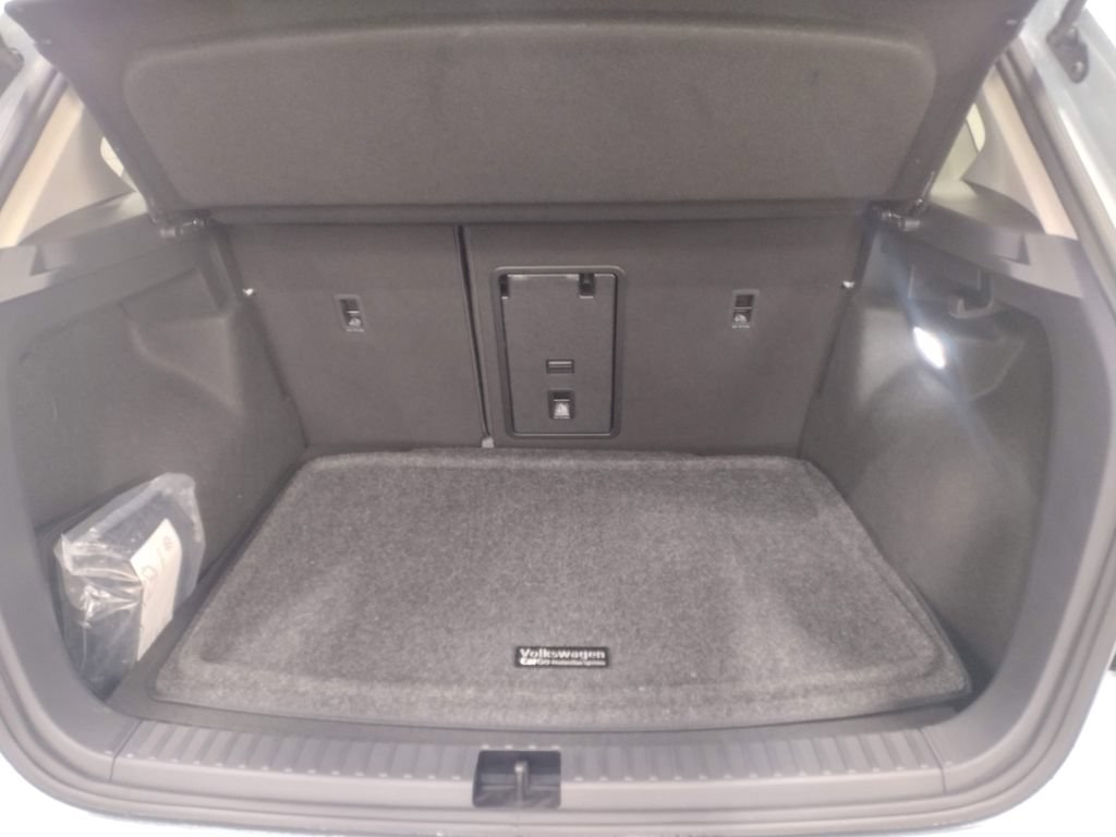 New 2026 Volkswagen Taos SEL AWD/4WD image 16