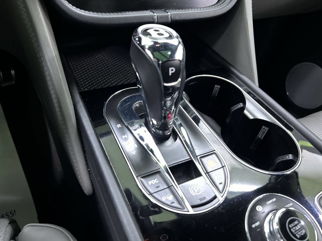 Used 2018 Bentley Bentayga AWD/4WD image 24