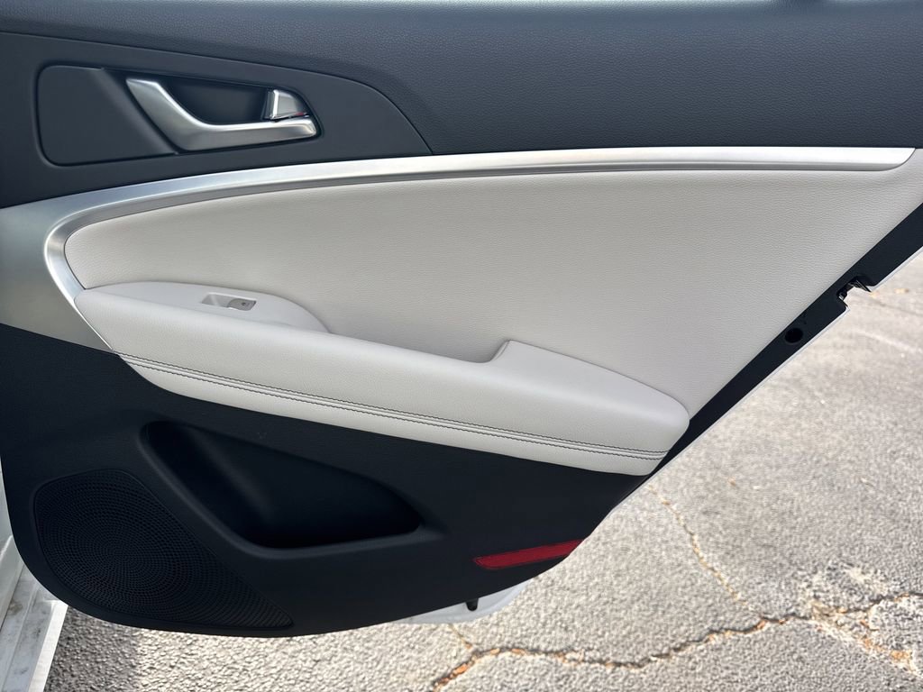 Used 2025 Genesis G70 2.5T RWD image 16