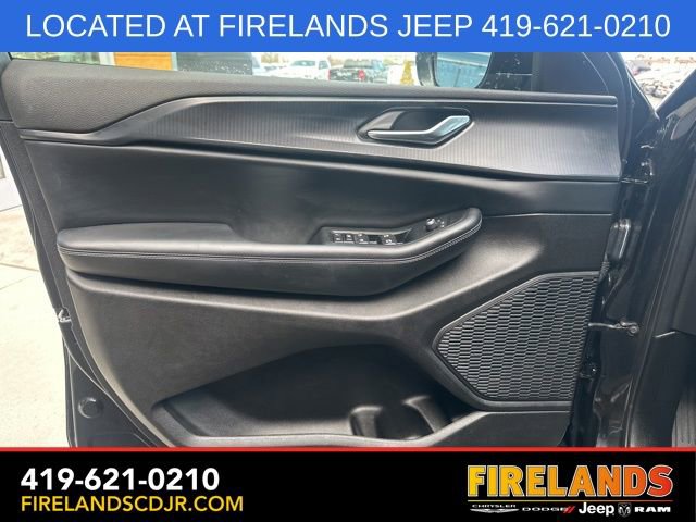 Used 2023 Jeep Grand Cherokee Laredo w/ Luxury Tech Group I image 19