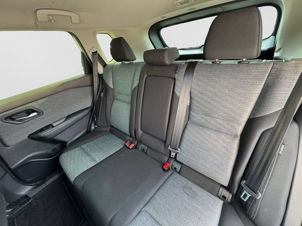 Used 2023 Nissan Rogue SV AWD/4WD image 12