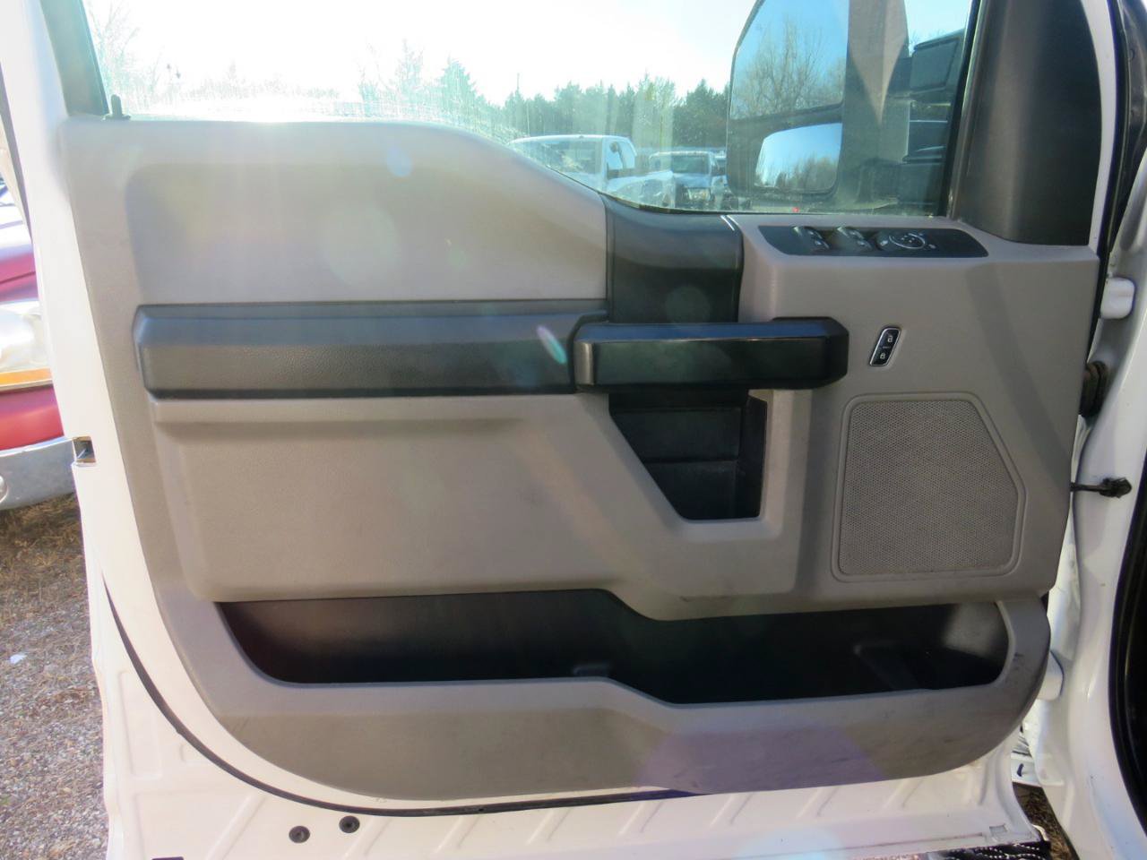 Used 2019 Ford F250 XL w/ Power Equipment Group AWD/4WD image 5