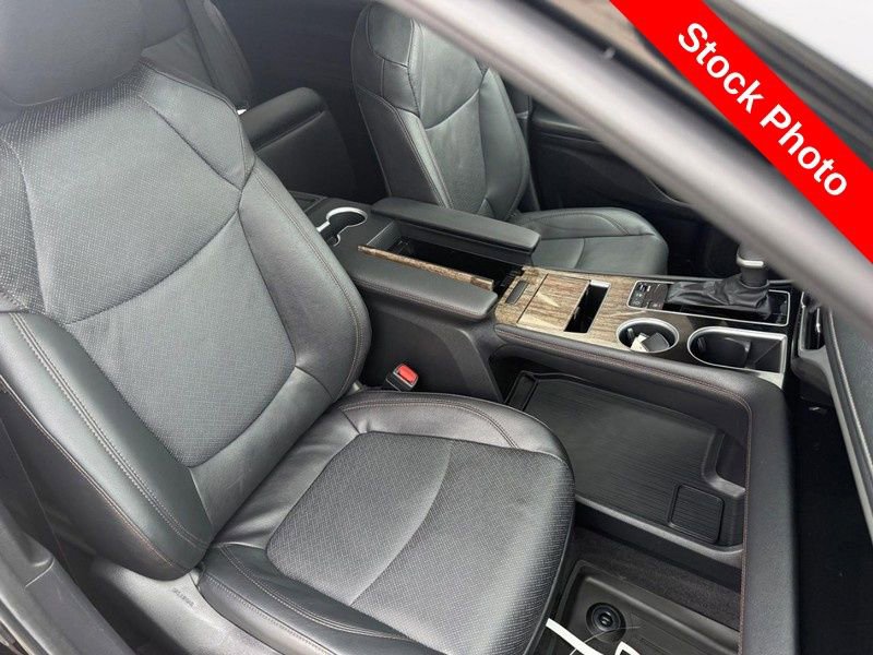 Used 2025 Toyota Sienna Platinum image 11