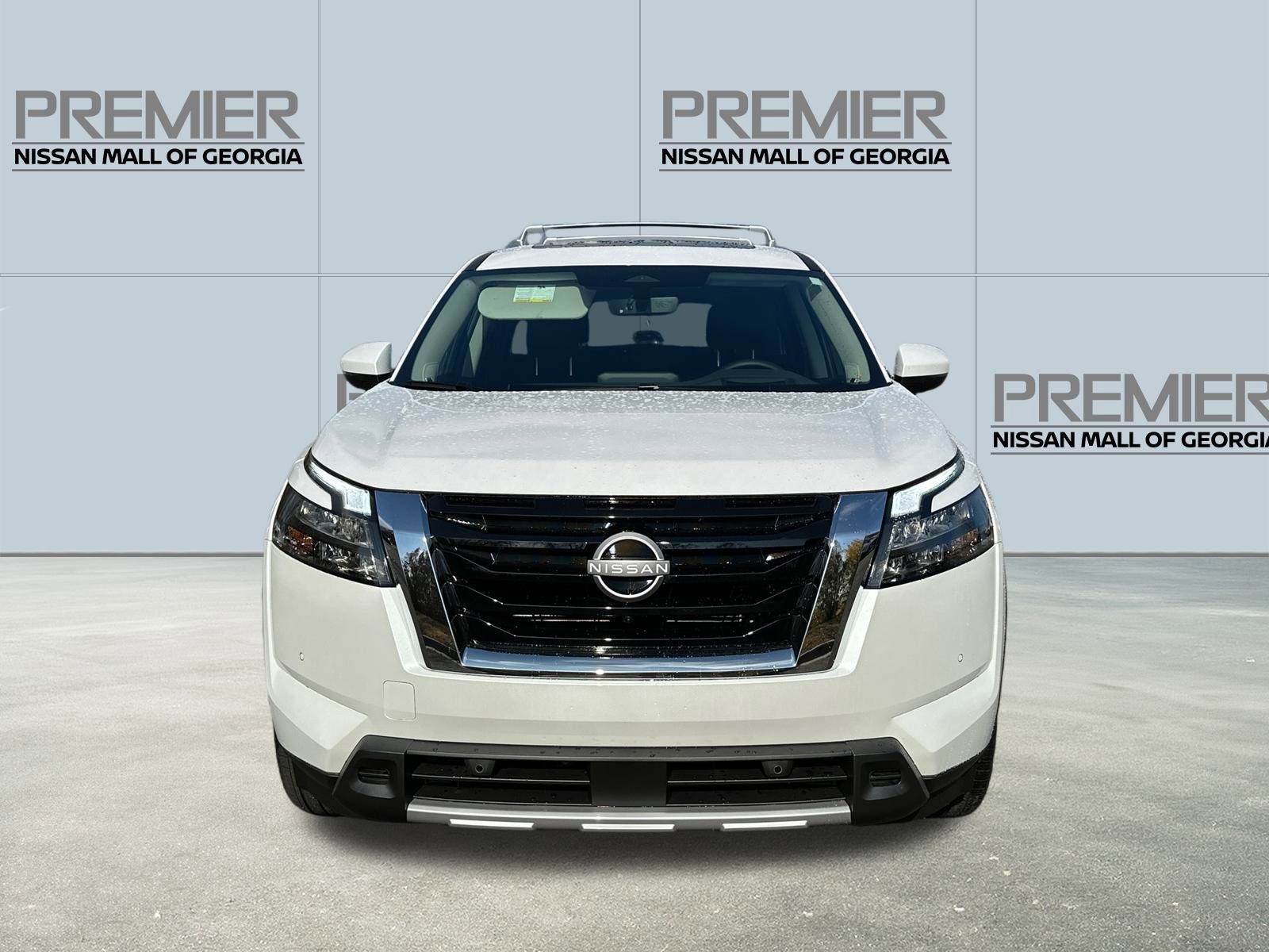 New 2025 Nissan Pathfinder Platinum image 2