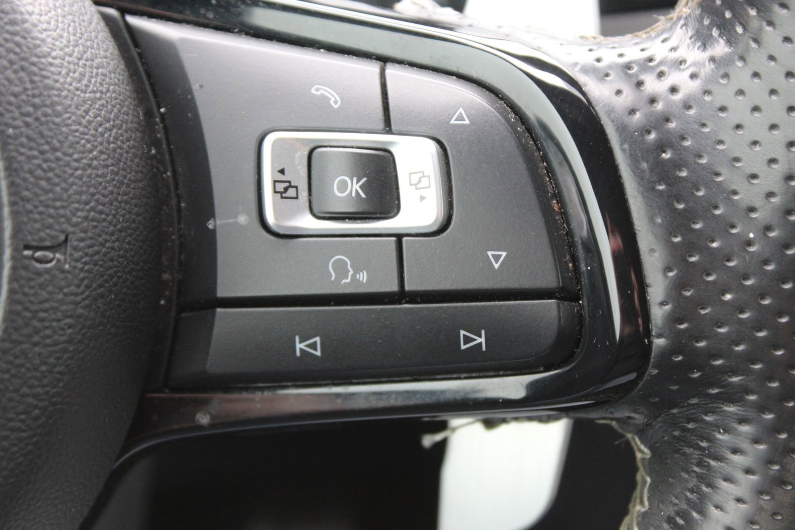 Used 2015 Volkswagen Golf R R image 24